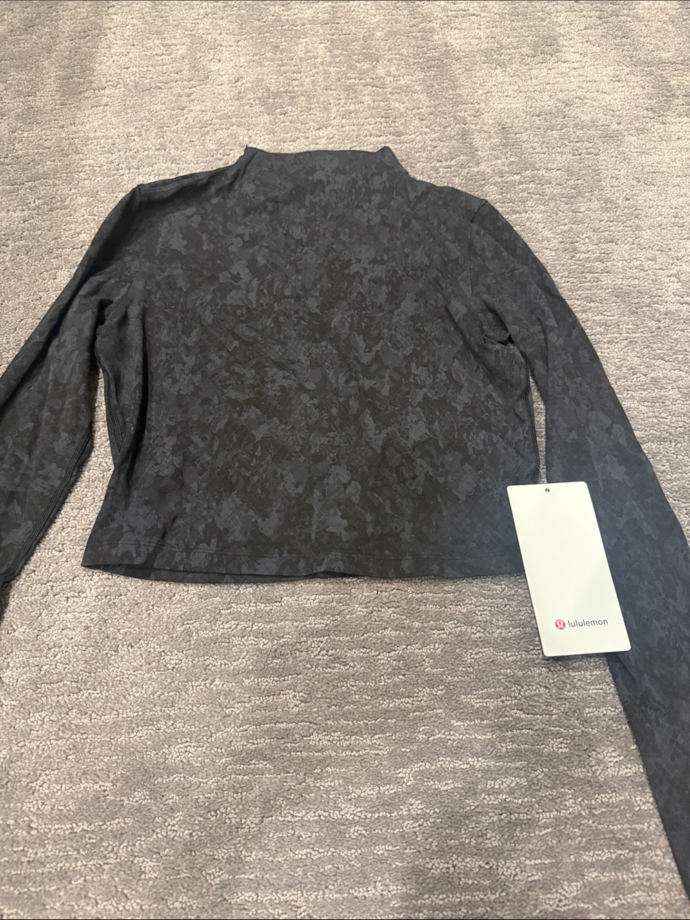 Lululemon top NWT size 8 .